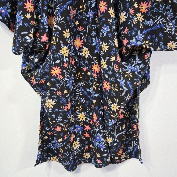 Floral Kimono Robe Duster One Size Flowy And Comfortable With Black Background - Picture 10 of 12